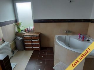 Eladó 160 m²-escsaládi ház Páty, Kökörcsin utca: 140'000'000 Ft