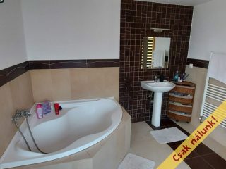 Eladó 160 m²-escsaládi ház Páty, Kökörcsin utca: 140'000'000 Ft