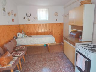 Eladó 90 m²-escsaládi ház Pázmánd (Pázmánd) , Petőfi utca: 49'900'000 Ft