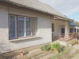 Eladó 90 m²-escsaládi ház Pázmánd (Pázmánd) , Petőfi utca: 49'900'000 Ft