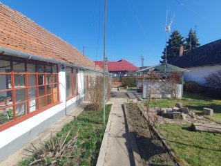 Eladó 96 m²-escsaládi ház Pécel, Bartoshegy - Városközpont közeli utca: 55'000'000 Ft