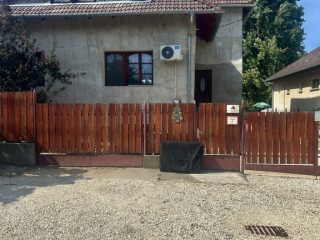 Eladó 300 m²-escsaládi ház Pécel, Felsősor utca: 169'900'000 Ft