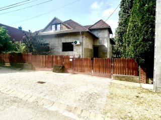 Eladó 300 m²-escsaládi ház Pécel, Felsősor utca: 169'900'000 Ft