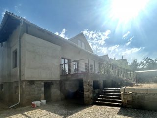 Eladó 300 m²-escsaládi ház Pécel, Felsősor utca: 169'900'000 Ft