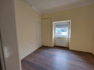 Eladó 93 m²-escsaládi ház Pécel, Központ közeli: 84'900'000 Ft