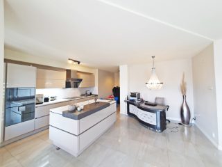 Eladó 400 m²-escsaládi ház Pécel, Pécel: 368'000'000 Ft