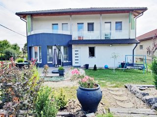 Eladó 400 m²-escsaládi ház Pécel, Pécel: 368'000'000 Ft