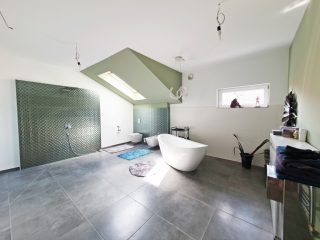 Eladó 400 m²-escsaládi ház Pécel, Pécel: 368'000'000 Ft