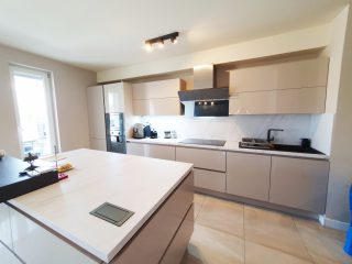 Eladó 400 m²-escsaládi ház Pécel, Pécel: 389'000'000 Ft