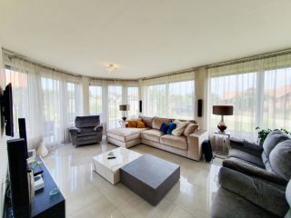 Eladó 400 m²-escsaládi ház Pécel, Pécel: 368'000'000 Ft