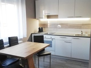 Eladó 210 m²-escsaládi ház Pécel, Városközpont közeli utca: 139'000'000 Ft