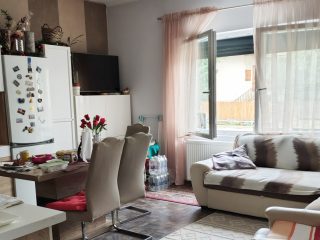 Eladó 210 m²-escsaládi ház Pécel, Városközpont közeli utca: 139'000'000 Ft