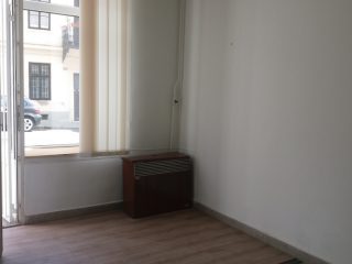 Kiadó 21 m²-esüzlethelyiség utcai bejárattal Pécs, Alkotmány utca: 70'000 Ft