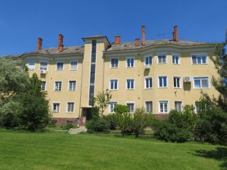 Eladó 85 m²-estársasházi lakás Pétfürdő, Hősök tere: 23'900'000 Ft