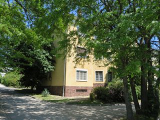 Eladó 85 m²-estársasházi lakás Pétfürdő, Hősök tere: 23'900'000 Ft