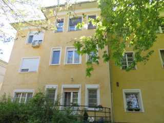 Eladó 85 m²-estársasházi lakás Pétfürdő, Hősök tere: 23'900'000 Ft
