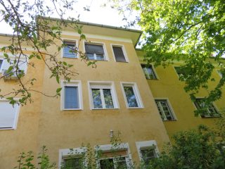 Eladó 85 m²-estársasházi lakás Pétfürdő, Hősök tere: 23'900'000 Ft