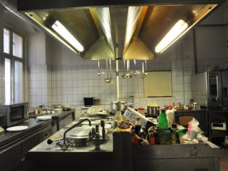 Eladó 260 m²-esvendéglátó egység utcai bejárattal Piliscsaba, ELADÓ - BÉRBEADÓ Vendéglő Piliscsabán: 155'000'000 Ft