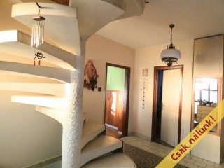 Eladó 177 m²-escsaládi ház Pilisvörösvár, Karátsonyi liget: 113'000'000 Ft