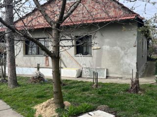 Eladó 110 m²-escsaládi ház Pincehely, Központ közeli utca: 35'000'000 Ft