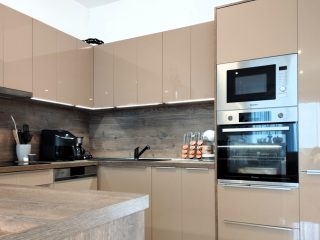 Eladó 208 m²-escsaládi ház Pomáz, Orlovácz utca: 183'500'000 Ft