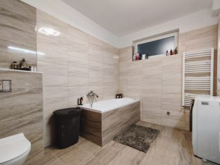 Eladó 208 m²-escsaládi ház Pomáz, Orlovácz utca: 183'500'000 Ft