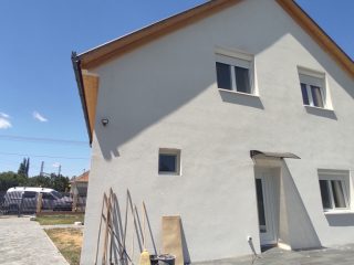 Eladó 120 m²-escsaládi ház Pusztaszabolcs, Magyar utca: 86'900'000 Ft