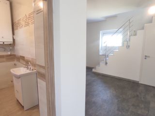 Eladó 120 m²-escsaládi ház Pusztaszabolcs, Magyar utca: 86'900'000 Ft
