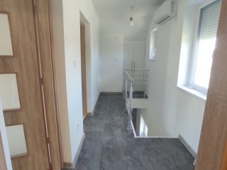 Eladó 120 m²-escsaládi ház Pusztaszabolcs, Magyar utca: 86'900'000 Ft