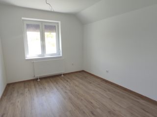 Eladó 120 m²-escsaládi ház Pusztaszabolcs, Magyar utca: 86'900'000 Ft