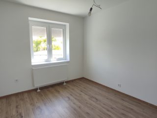 Eladó 120 m²-escsaládi ház Pusztaszabolcs, Magyar utca: 86'900'000 Ft