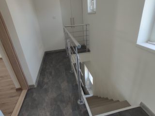 Eladó 120 m²-escsaládi ház Pusztaszabolcs, Magyar utca: 86'900'000 Ft