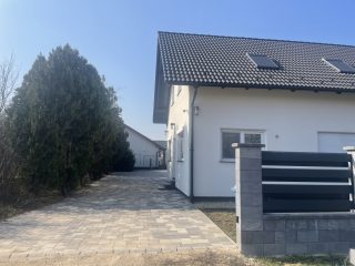 Eladó 168 m²-escsaládi ház Ráckeresztúr, Vörösmarty utca: 165'000'000 Ft