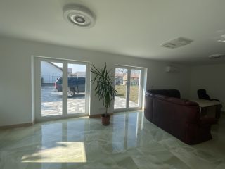 Eladó 168 m²-escsaládi ház Ráckeresztúr, Vörösmarty utca: 165'000'000 Ft