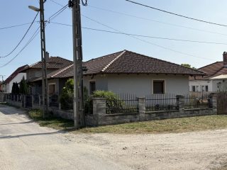 Eladó 100 m²-escsaládi ház Ráckeve, Arany János dűlő: 76'000'000 Ft