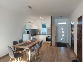 Eladó 134 m²-essorház Simontornya, Frekventált utca: 48'900'000 Ft