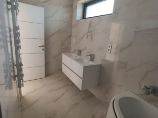 Eladó 150 m²-escsaládi ház Siófok (Siófok) , Baross Gábor utca: 255'000'000 Ft