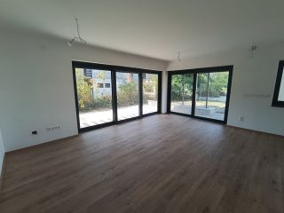 Eladó 150 m²-escsaládi ház Siófok (Siófok) , Baross Gábor utca: 255'000'000 Ft