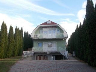 Eladó 168 m²-escsaládi ház Siófok, Szabadifürdő: 150'000'000 Ft