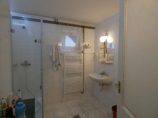 Eladó 361 m²-escsaládi ház Solymár, Hutweide: 197'000'000 Ft