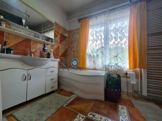 Eladó 152 m²-escsaládi ház Sóskút, Mártírok útja: 79'900'000 Ft