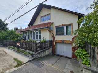 Eladó 152 m²-escsaládi ház Sóskút, Mártírok útja: 79'900'000 Ft