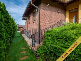 Eladó 222 m²-escsaládi ház Szada, Aranyhegy utca: 194'900'000 Ft