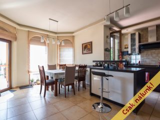 Eladó 222 m²-escsaládi ház Szada, Aranyhegy utca: 194'900'000 Ft