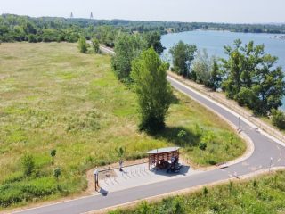 Eladó 9725 m²-estelek Szentendre, A Lupa tó mellett: 33'000'000 Ft