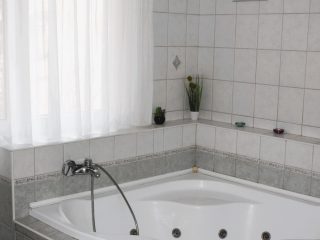 Eladó 240 m²-escsaládi ház Szentendre, Petyina: 156'000'000 Ft