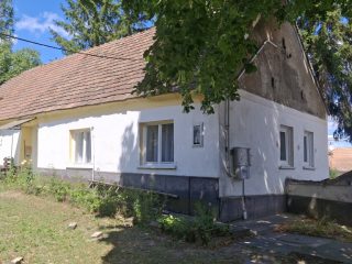 Eladó 110 m²-escsaládi ház Szentgál, Saroktelek: 39'000'000 Ft