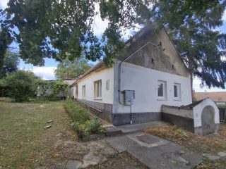 Eladó 110 m²-escsaládi ház Szentgál, Saroktelek: 39'000'000 Ft