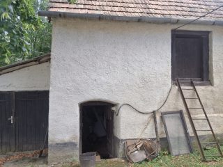 Eladó 110 m²-escsaládi ház Szentgál, Saroktelek: 39'000'000 Ft