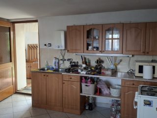 Eladó 110 m²-escsaládi ház Szentgál, Saroktelek: 39'000'000 Ft
